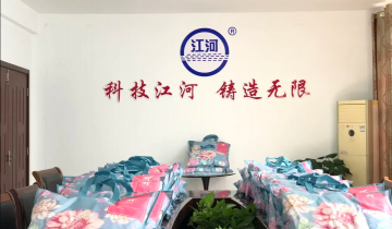 女神节ag娱乐平台游戏中心为给女工发放福利